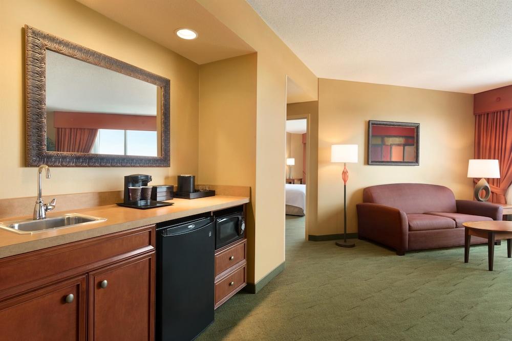 Embassy Suites by Hilton E Peoria Riverfront Conf Center photo 8