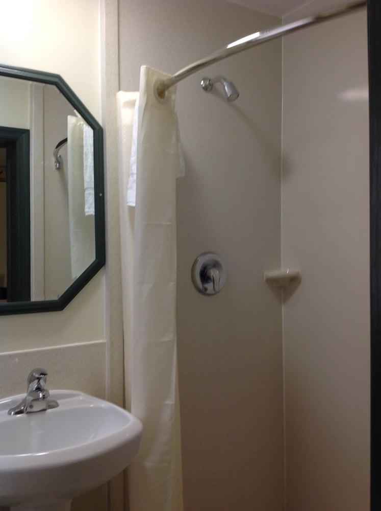 Budget Inn photo 9
