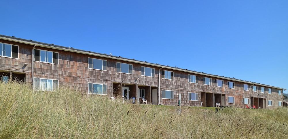 Silver Sands Motel photo 31