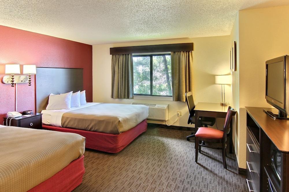 Blossom Hotel & Suites Traverse City photo 2
