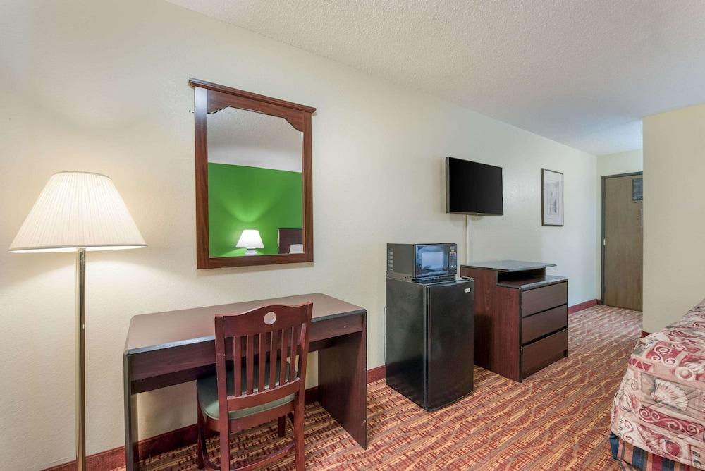Rodeway Inn Benton photo 2