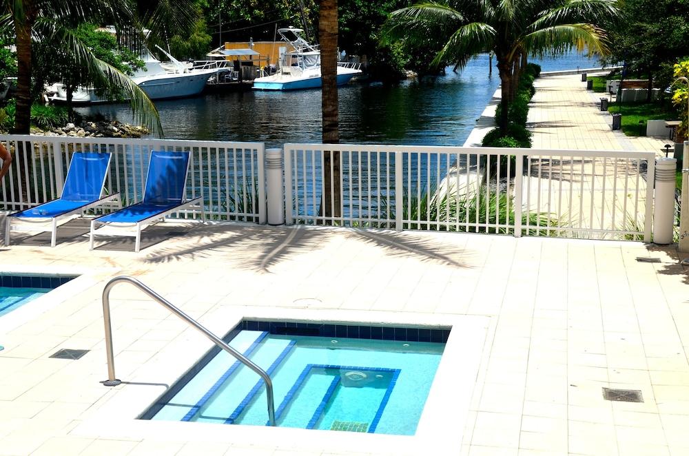 Riviera Luxury Living at River Oaks Marina and Tower photo 5