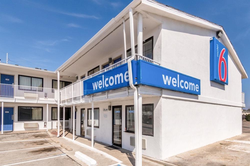 Motel 6 Fort Worth, TX - North photo 10
