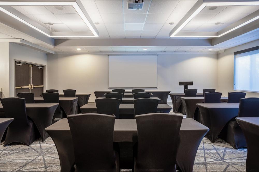 Holiday Inn Express Hotel & Suites New Tampa I-75 by IHG photo 36