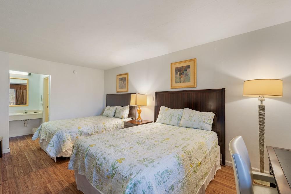 Williamsburg Suites photo 11