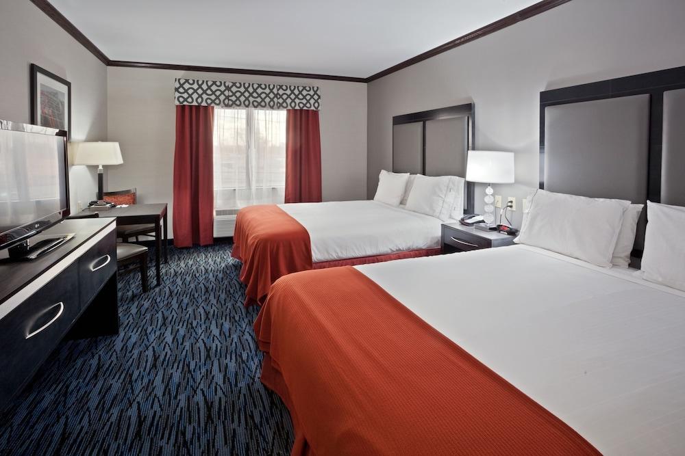Holiday Inn Express Cleveland Airport - Brookpark by IHG photo 3