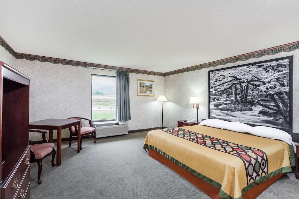 Super 8 by Wyndham Erwin photo 21