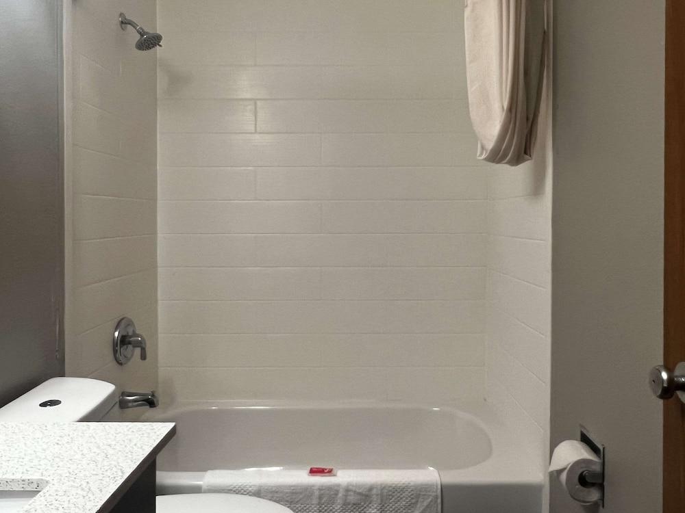 Econo Lodge Spring Lake near Fort Bragg photo 15