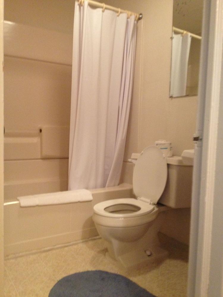Chamber Lane Motel photo 15