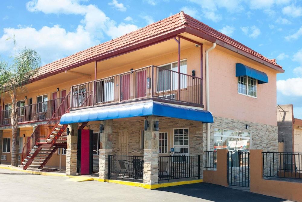 Travelodge by Wyndham El Cajon photo 10