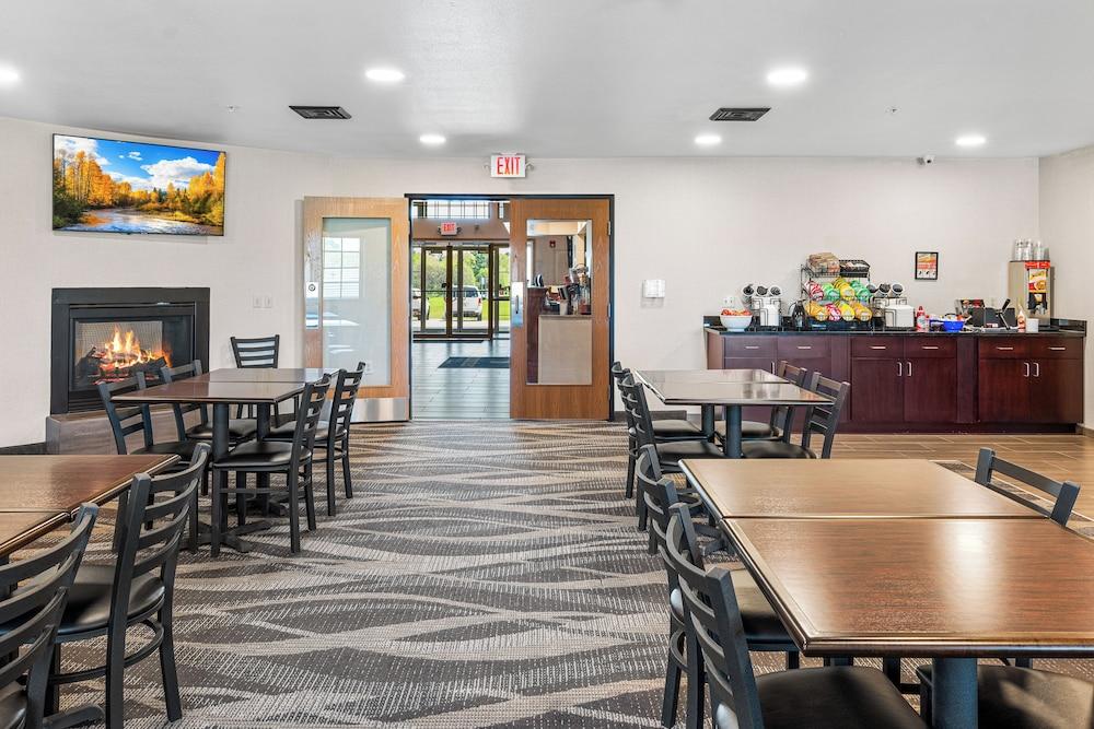 Boarders Inn & Suites by Cobblestone Hotels - Shawano photo 28