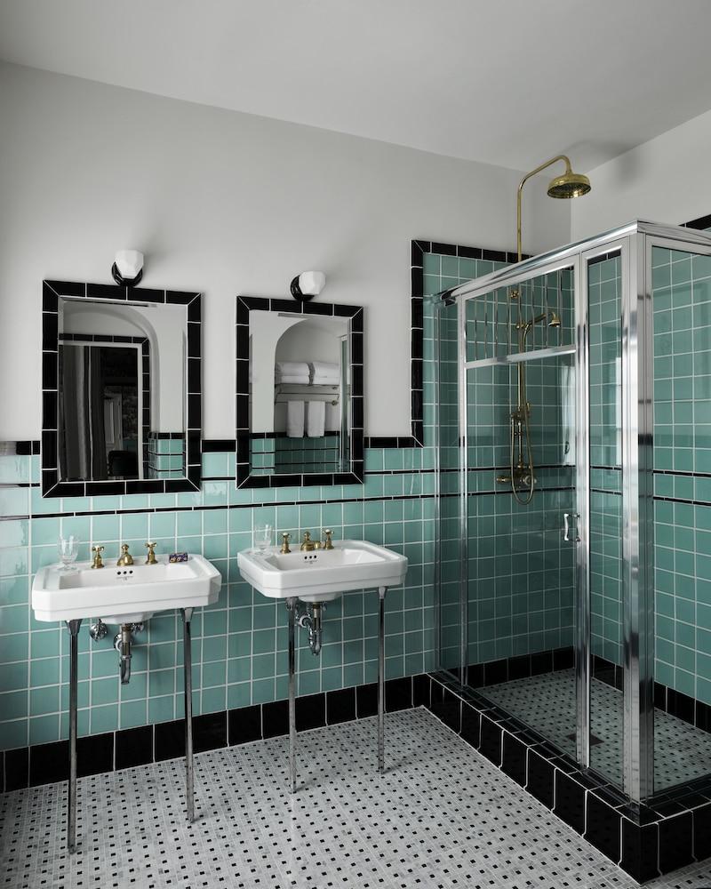 Commodore Perry Estate, Auberge Collection photo 34