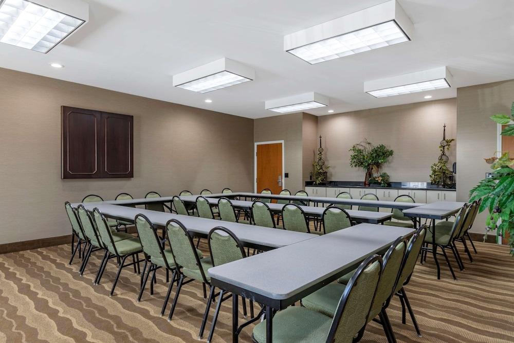 Comfort Inn & Suites Orangeburg photo 23