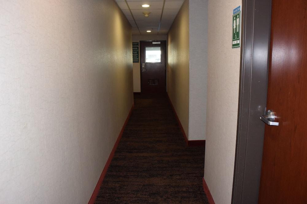 Travelodge Suites by Wyndham Newberg photo 56