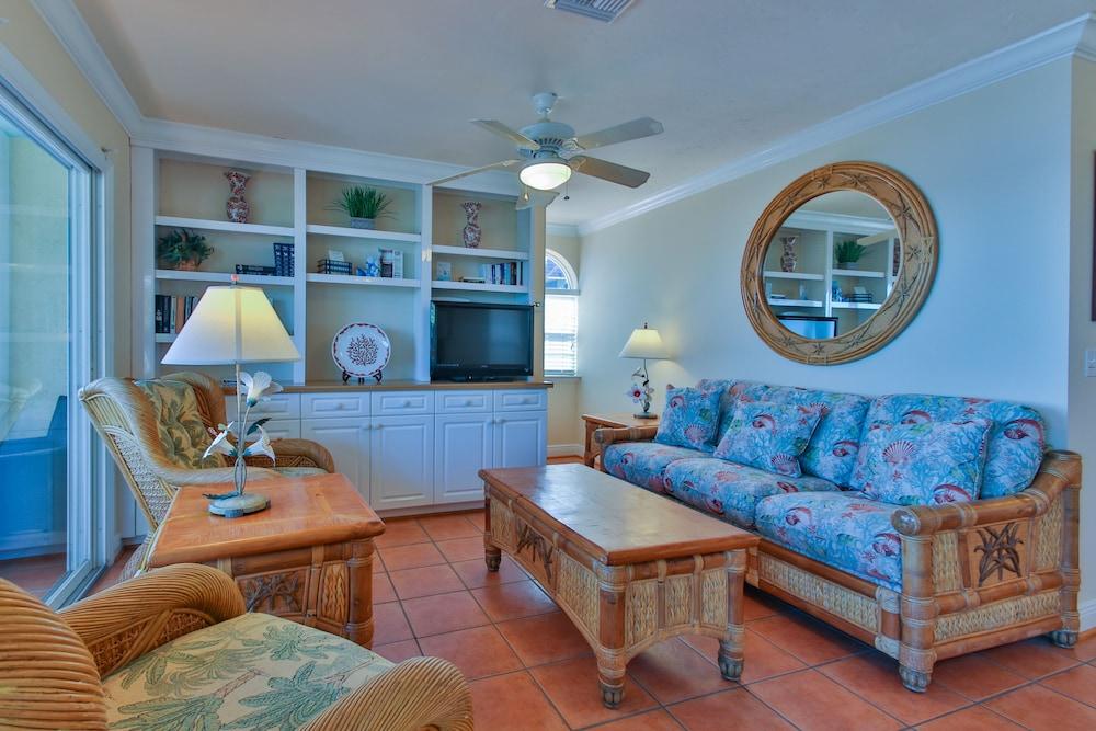 Tortuga Inn Beach Resort photo 98