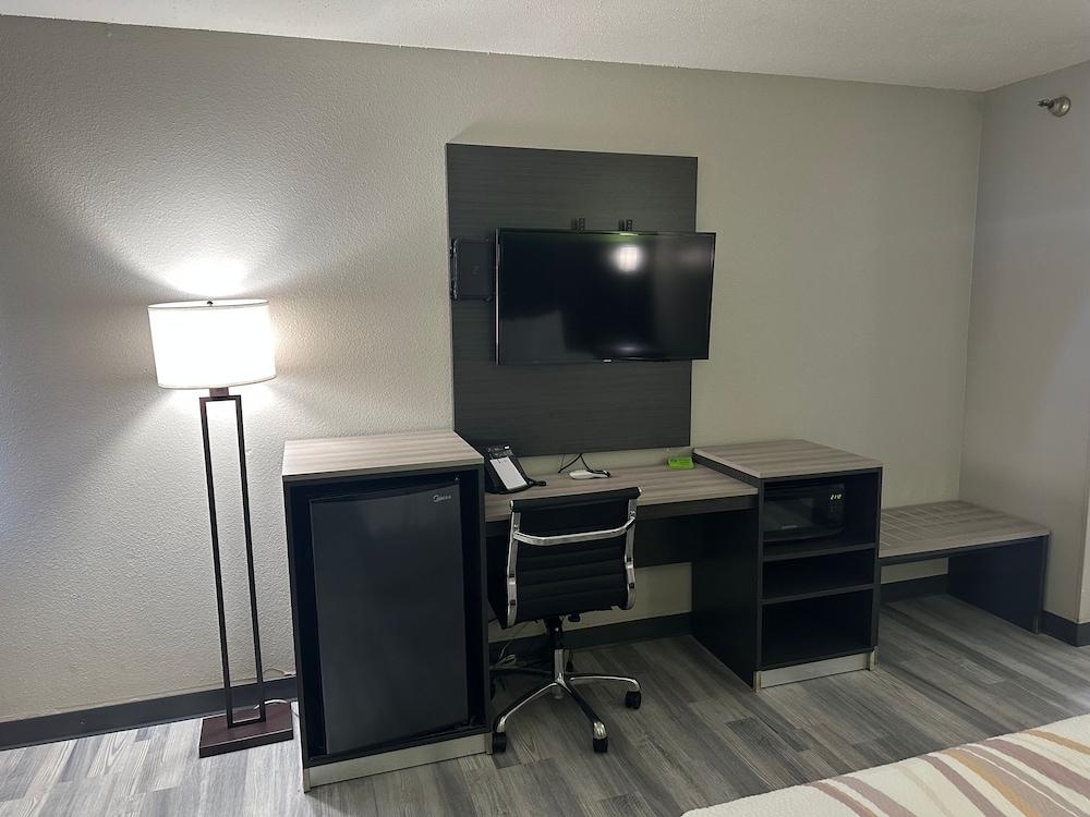 La Quinta Inn by Wyndham Omaha Southwest photo 7