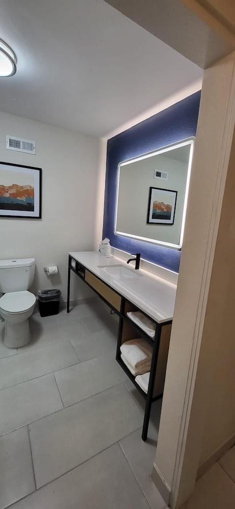 La Quinta Inn & Suites by Wyndham Myrtle Beach photo 9