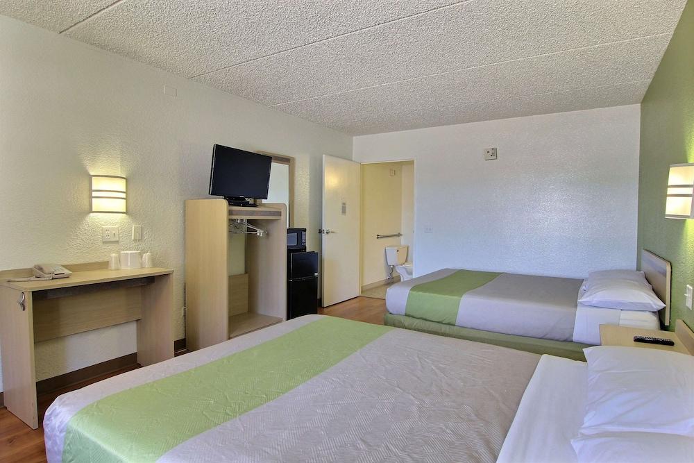 Motel 6 Austin, TX - Central Downtown UT photo 14