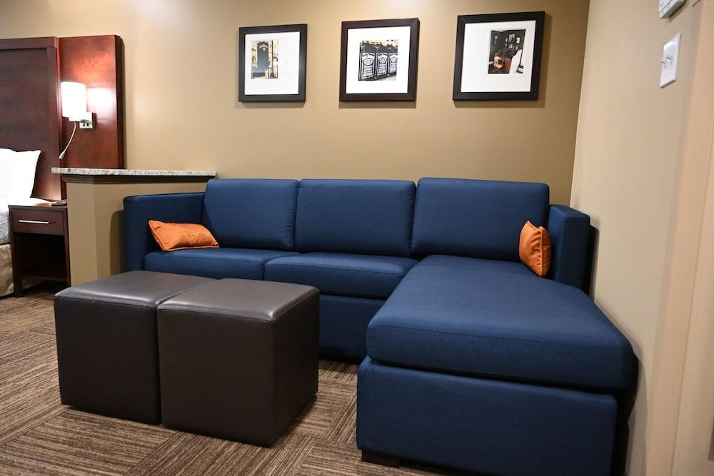 Giles Hotel Inn & Suites photo 18