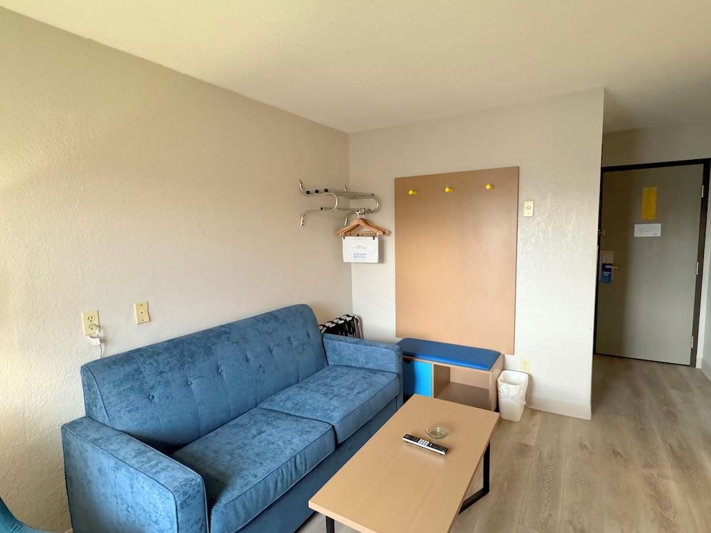 Days Inn by Wyndham Mason City photo 2