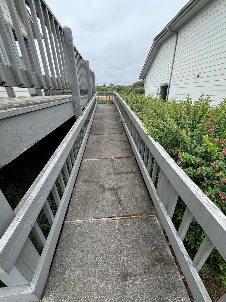 Sunset Oceanfront Lodging photo 80