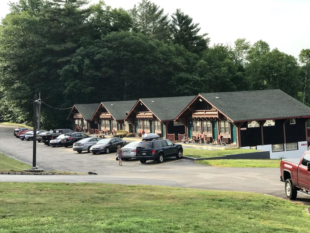 Swiss Chalets Village Inn photo 90