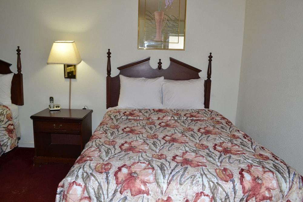 Budget Inn photo 2