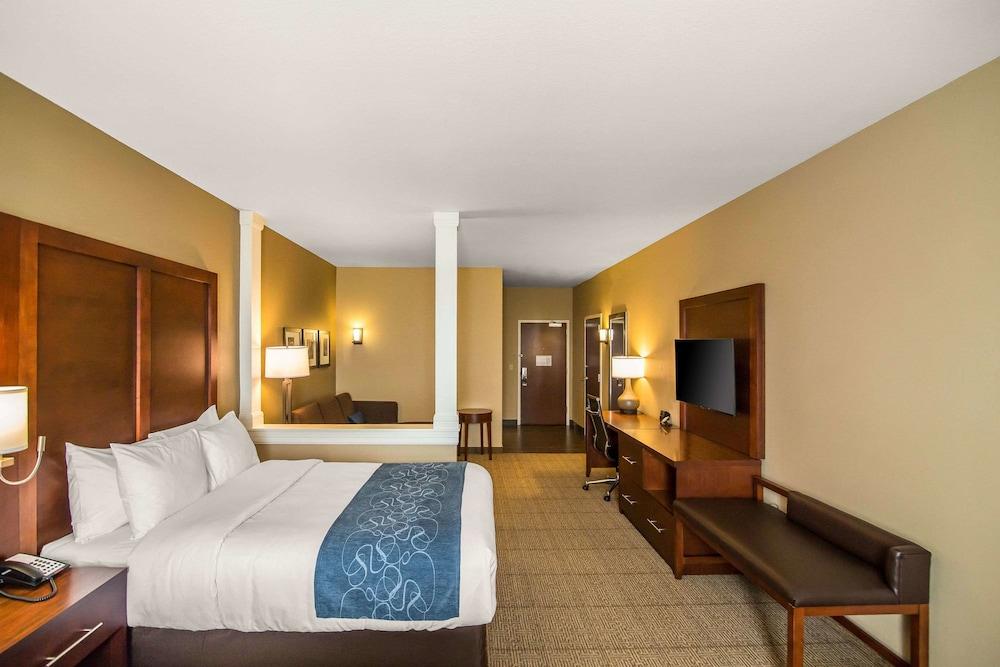 Comfort Suites Dodge City photo 13