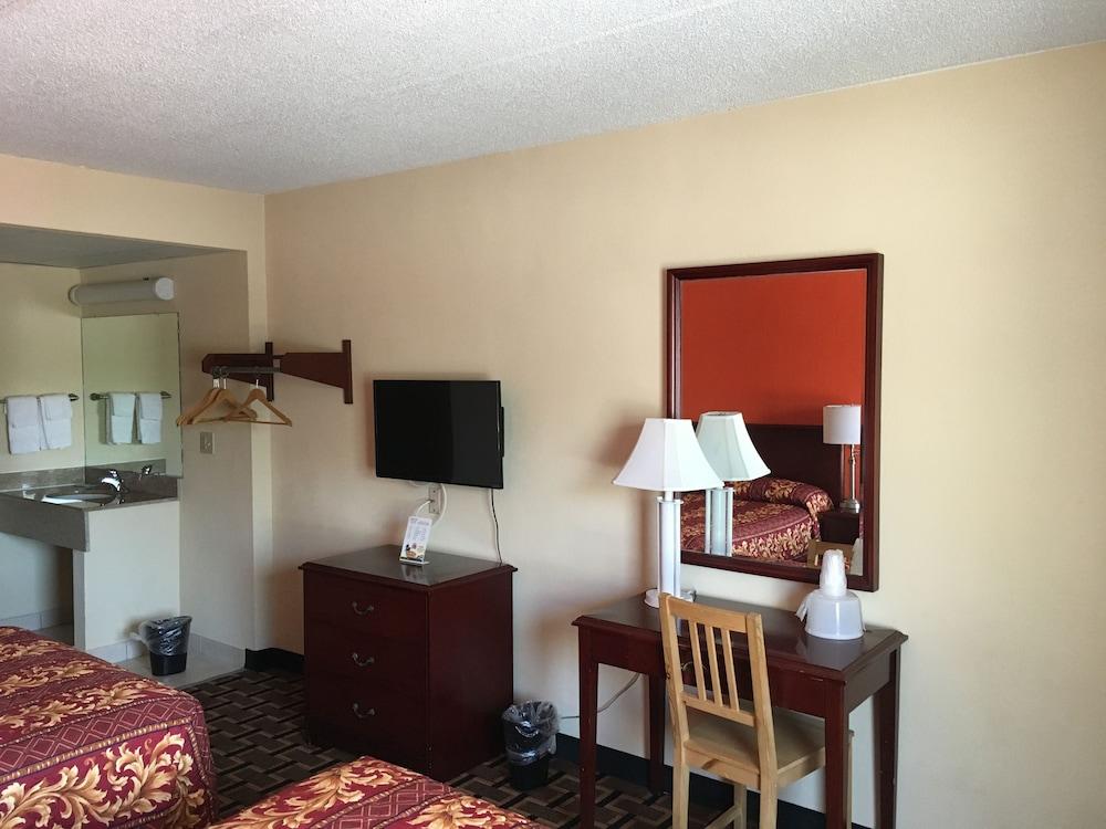 Budget Inn Cocoa photo 6