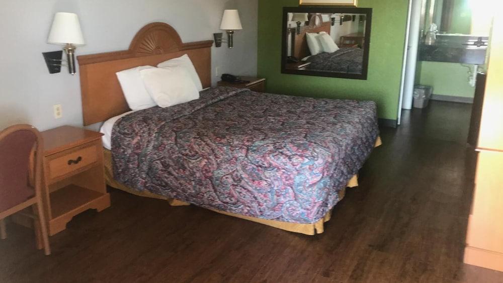 Day N Night Inn photo 20