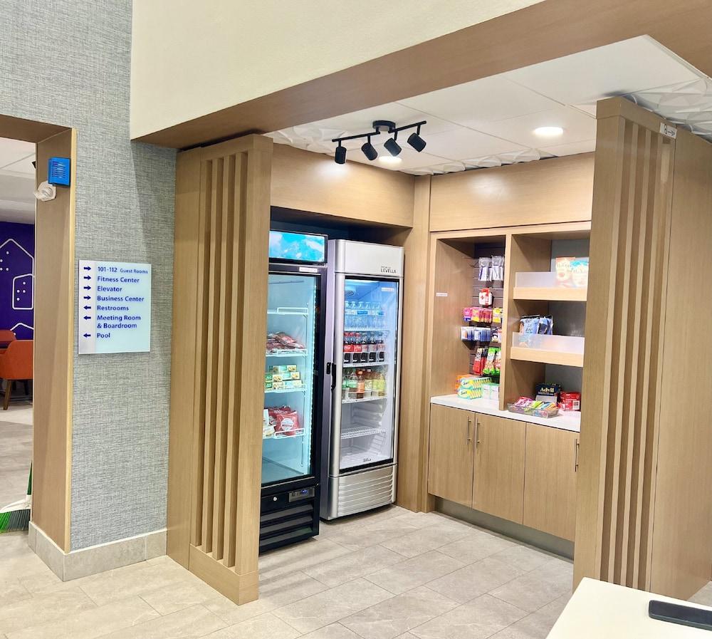 Holiday Inn Express Madison by IHG photo 27