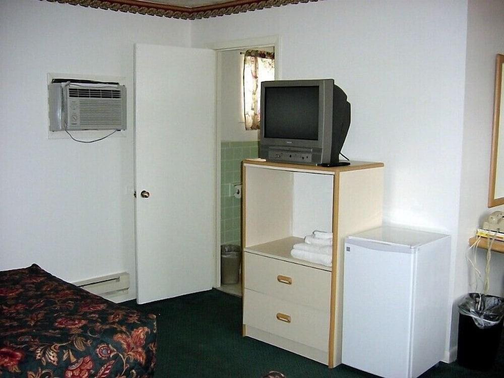 Double A Motel photo 7