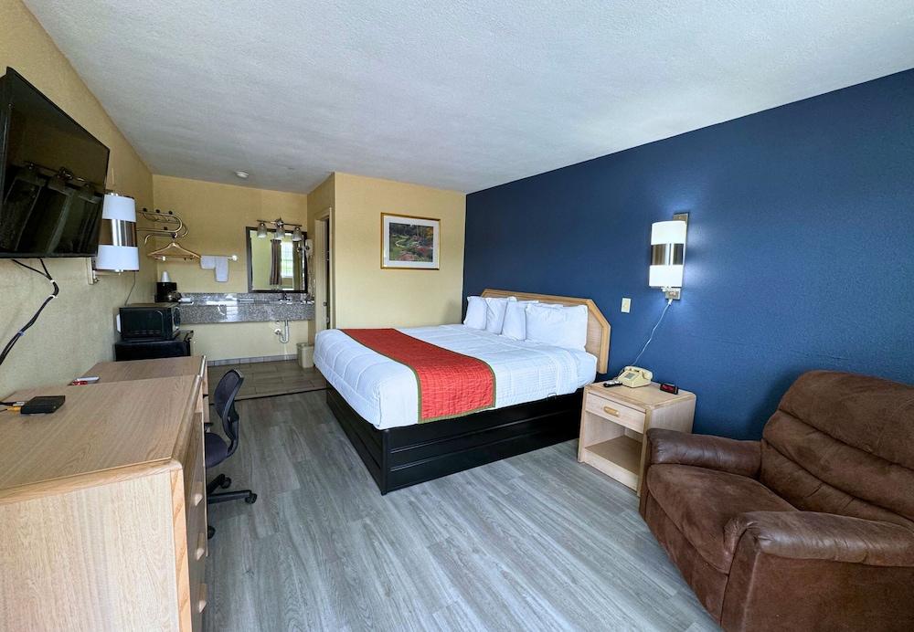 Westwoods Motel photo 3