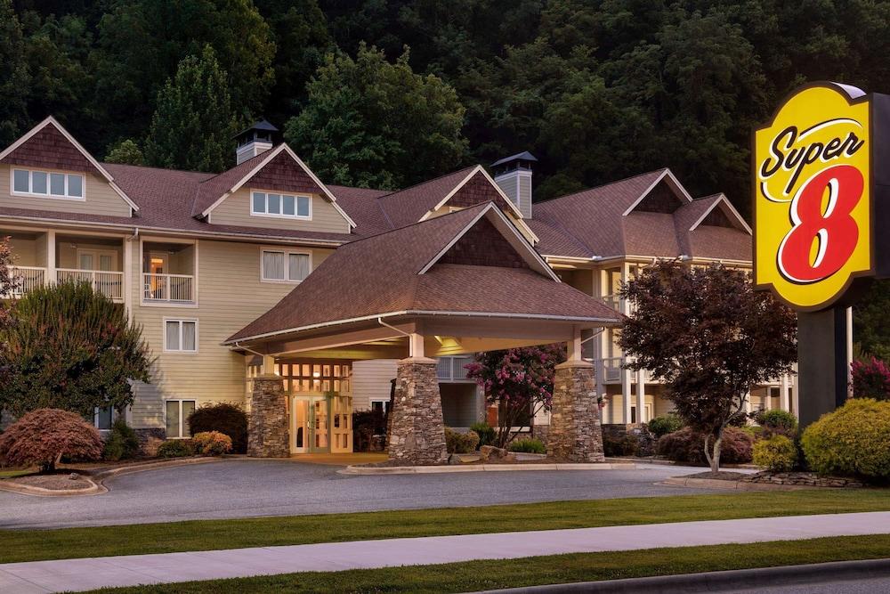 Super 8 by Wyndham Cherokee photo 21