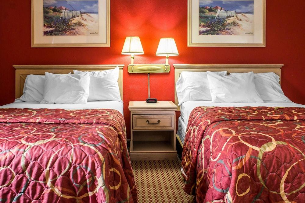 Econo Lodge Inn & Suites Walnut photo 13
