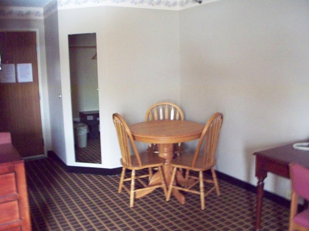 Country Inn Deerwood photo 8