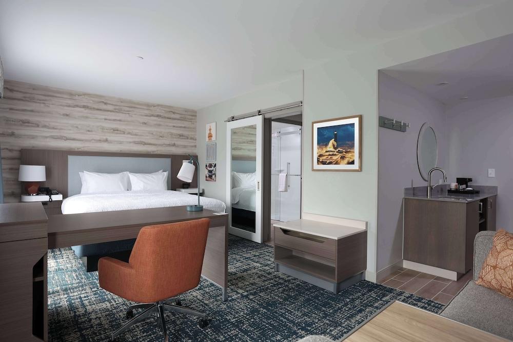 Hampton Inn & Suites Manistee Waterfront photo 46