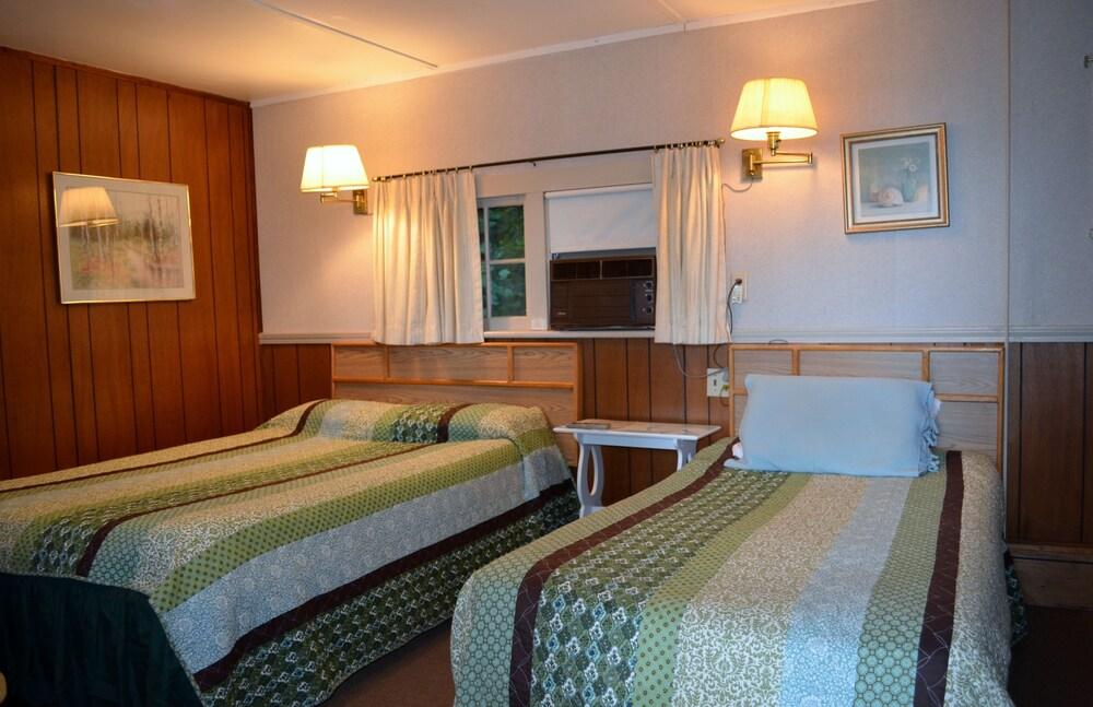 Chamber Lane Motel photo 40