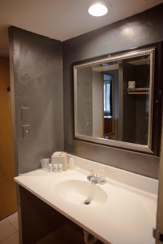Arrowhead Inn photo 17