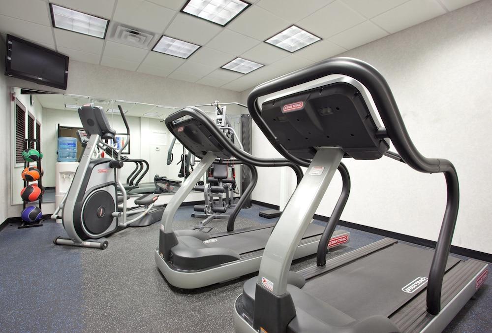 Holiday Inn Express & Suites Akron Regional Airport Area by IHG photo 62