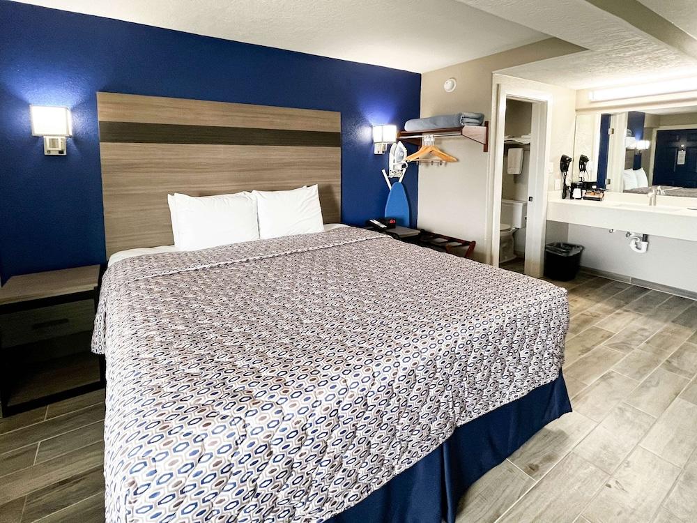Blue Wave Inn photo 12