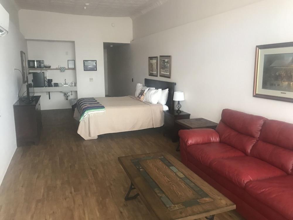 Katie's Cozy Suites photo 18