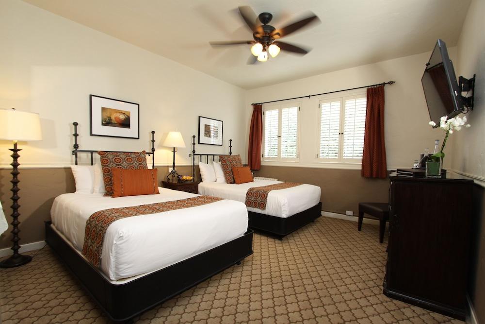 Cypress Inn photo 46