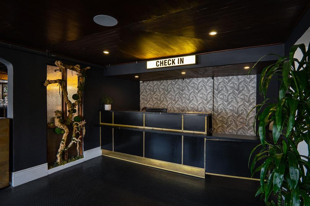 H Hotel photo 8
