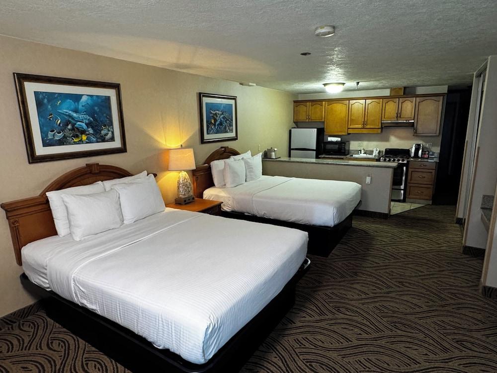 Promenade Inn & Suites Oceanfront photo 20