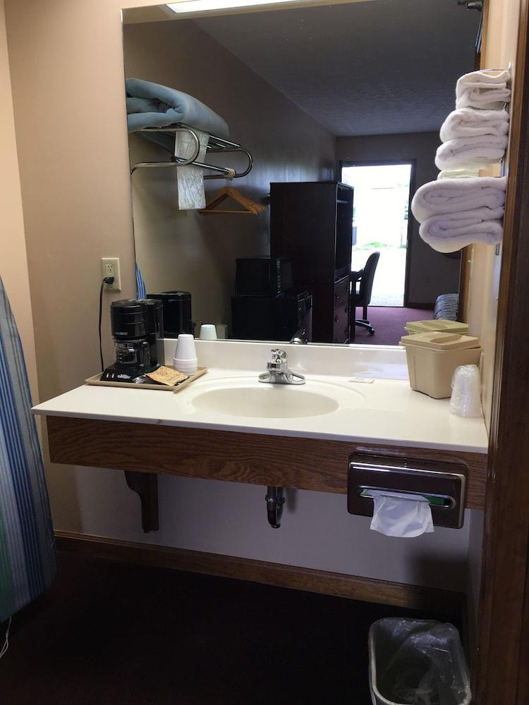 Colonial Inn photo 12