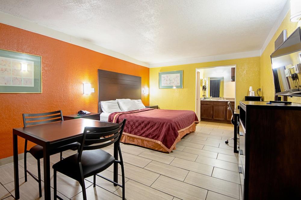 Economy Inn & Suites photo 10
