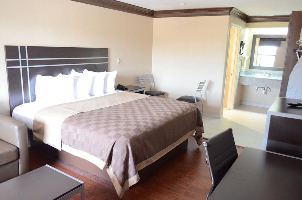 Regency Inn photo 3