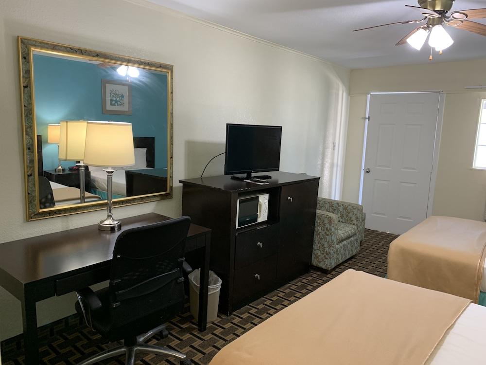 American Inn and Suites photo 47