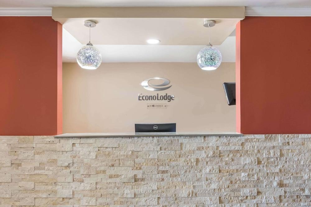 Motel 6 Concordia, MO photo 3